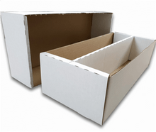 Accessoires The fold-out cardbox for the storage of trading cards (2000) in all sizes.