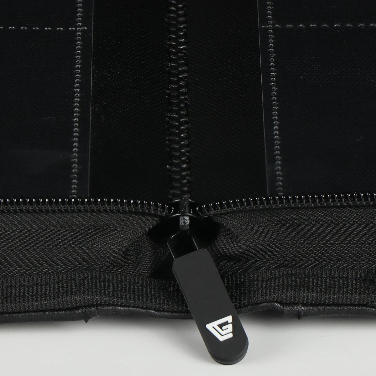 Gemloader Premium Semi Rigid Card Holder Binder (168 Pockets) - Zwart