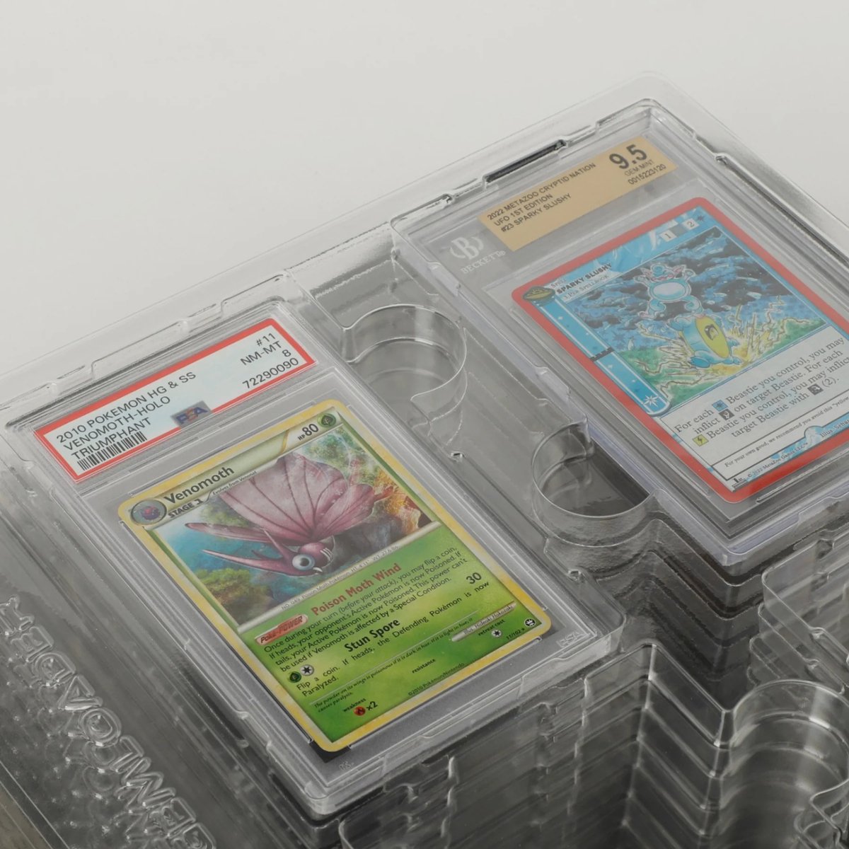 Gemloader Premium Graded Card Binder voor Slabs [28 slots – 2x2 indeling] Rood