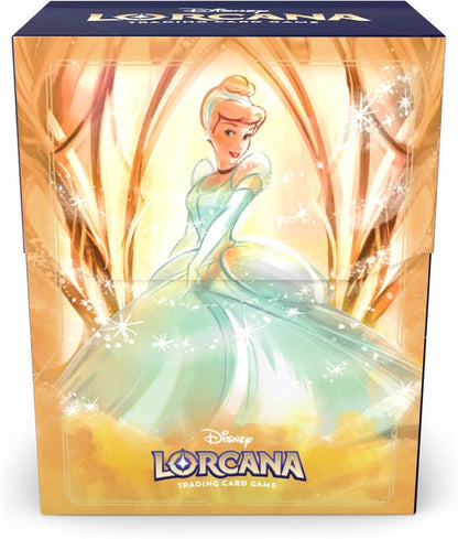Lorcana Bewaar en bescherm je Disney Lorcana kaarten in stijl met deze Cinderella Deck Box! Dit prachtige accessoire is perfect voor fans van Assepoester en biedt een veilige opbergplek voor je speelkaarten. Met een stevig ontwerp en een magneetsluiting b