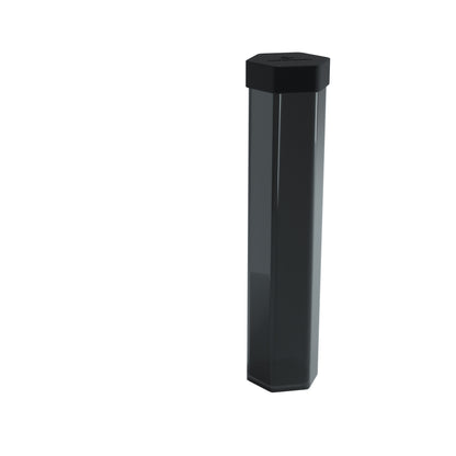Accessoires Houd je speelmatten georganiseerd en beschermd. De Playmat Tube biedt een veilige opslagoplossing voor gestikte en ongestikte speelmatten in levendige, semi-transparante kleuren. Een zeshoekige vorm zorgt ervoor dat de buis niet over de tafel