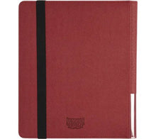 Accessoires De smeulende magma van Arcania’s Molten Fields. Bewaar, toon en wissel je kaarten met stijl in de exclusieve Card Codex portfolio.Bescherm je kostbare kaarten onder de versterkte Dragon Skin cover tegen deukjes en kreukels.Schuif je kaarten ee