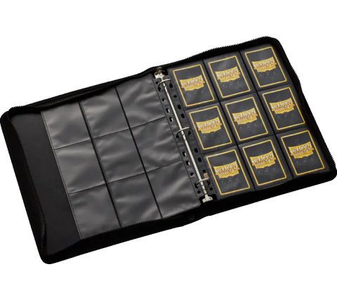 Accessoires Voel de vurige kracht van Arcania’s Molten Fields en bescherm je kostbare kaarten met de exclusieve Zipster binder, dé keuze voor verzamelaars en traders. De stevige Dragon Skin cover beschermt tegen deukjes en kreukels, terwijl de 20 zij-inst