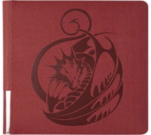 Accessoires Duik in de diepe blauwe oceanen van Arcania en bescherm je waardevolle kaarten in de schitterende Zipster XL binder, favoriet onder verzamelaars en traders. De versterkte Dragon Skin cover beschermt je kaarten tegen deukjes en kreukels, terwij