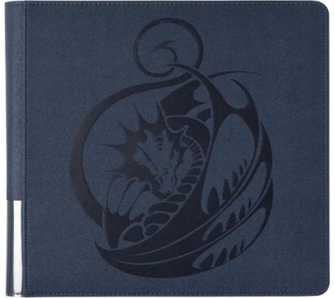 Accessoires Duik in de diepe blauwe oceanen van Arcania en bescherm je waardevolle kaarten in de schitterende Zipster XL binder, favoriet onder verzamelaars en traders. De versterkte Dragon Skin cover beschermt je kaarten tegen deukjes en kreukels, terwij