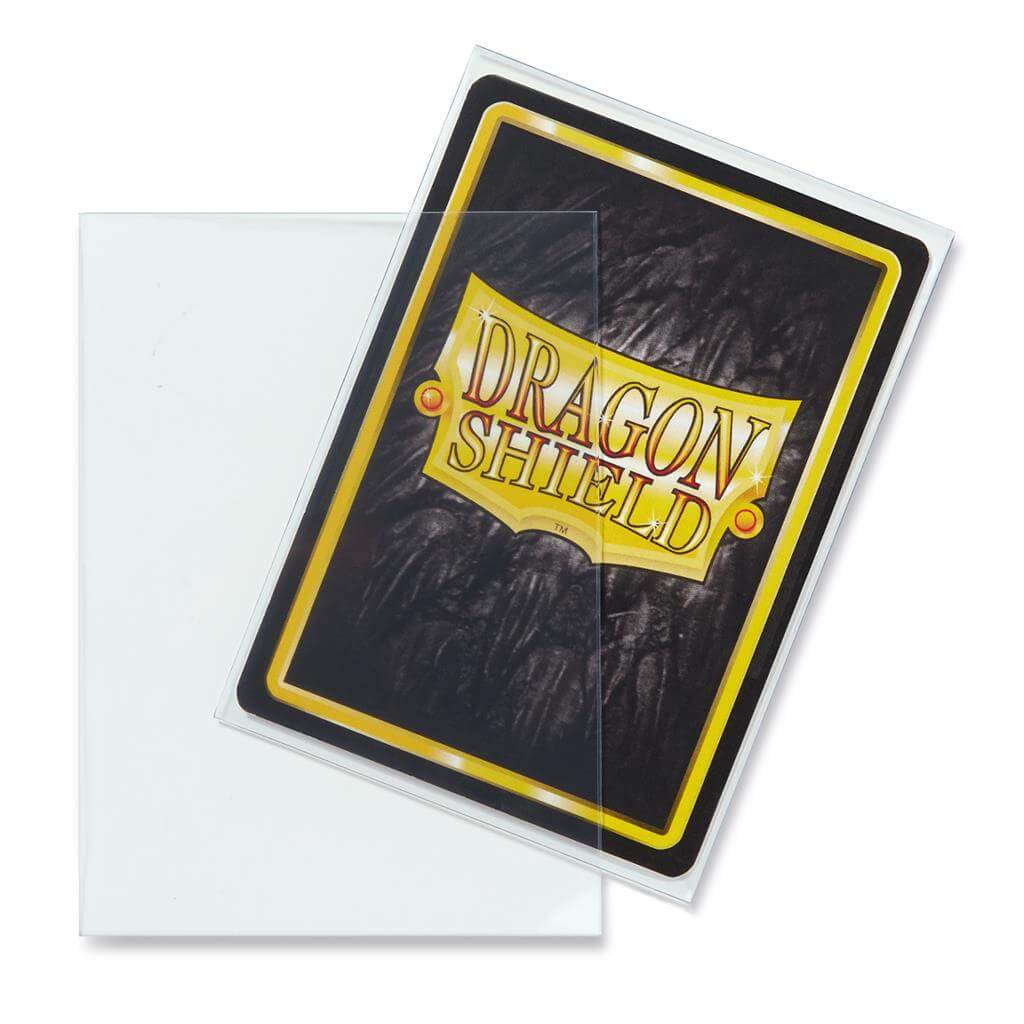 Accessoires Standard-size Dragon Shield sleeves (63x88mm) met origineel draken artwork. Deze sleeves zijn PVC-vrij en geschikt voor kaartspellen zoals Magic: The Gathering, Pokémon TCG en Lord of the Rings TCG. Een box bevat 100 sleeves en is voorzien van