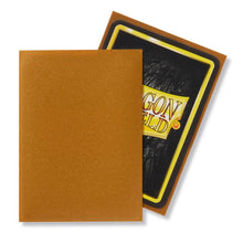 Accessoires Transparante voorkant en matte gouden achterkant. Een box bevat 100 sleeves. Ontworpen voor gebruik met Magic: The Gathering ™, Pokémon ™ en andere kaartspellen.