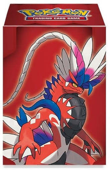Pokémon Pokemon Deckbox - Koraidon.Holds up to 75 standard size card double-sleeved or 80 normal sleeved.Includes one themed deck dividerSelf-locking lid keeps card securely stored while also offering easy accessMade with archival-safe, rigid polypropylen