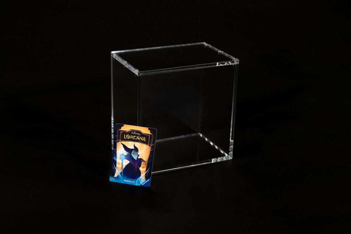 Accessoires Premium Acrylic - Disney Lorcana Trove Box Case (6mm).Levate your Disney trading card collection with the Premium Acrylic - Disney Trove Box Display Case. This sleek and durable display case is the perfect way to showcase your favorite Disney