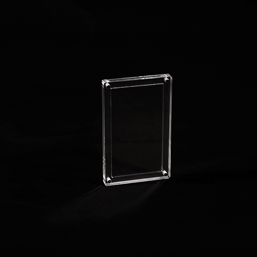 Accessoires Een luxe booster pack case van The Acrylic Box. Bevat sterkte magneten waarmee je de case dicht kan maken. Wordt geleverd zonder de booster pack getoond op de afbeeldingen.