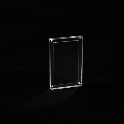 Accessoires Een luxe booster pack case van The Acrylic Box. Bevat sterkte magneten waarmee je de case dicht kan maken. Wordt geleverd zonder de booster pack getoond op de afbeeldingen.