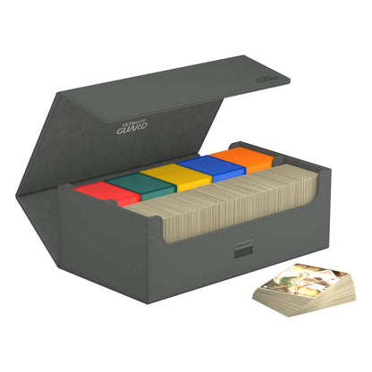 Accessoires Double your storage with our Arkhive 800+! This box offers space for more than 800 double-sleeved cards in standard size, can hold 350 Toploaders, or its two rows can simply be filled with a selection of your favorite deck boxes and cases. Its