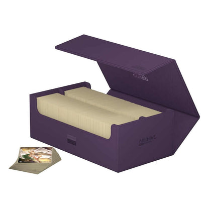 Accessoires Double your storage with our Arkhive 800+! This box offers space for more than 800 double-sleeved cards in standard size, can hold 350 Toploaders, or its two rows can simply be filled with a selection of your favorite deck boxes and cases. Its