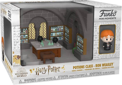 UITVERKOOP Funko Mini Moment van Ron Weasley in Classroom uit Harry Potter.Gemaakt ter ere van de 25e verjaardag van Harry Potter and the Philosopher's Stone. Bouw je eigen stuk van het iconische Harry Potter-klaslokaal met onze nieuwste productlijn, Funk