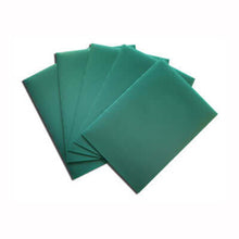 Accessoires Standard-size Dragon Shield sleeves (63x88mm) met origineel draken artwork. Deze sleeves zijn PVC-vrij en geschikt voor kaartspellen zoals Magic: The Gathering, Pokémon TCG en Lord of the Rings TCG.Een box bevat 100 sleeves en is voorzien van