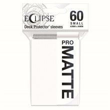 Accessoires Deze Eclipse PRO-Matte Deck Protector sleeves verbergen de kaartrug volledig met een extra laag ondoorzichtig zwart materiaal. Als onderdeel van de PRO-Matte-lijn gebruiken de Eclipse sleeves mat transparant materiaal om de voorzijde van de ka