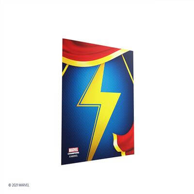 Accessoires SLEEVES Marvel Champions met Ms Marvel. Een pakje bevat 50+1 sleeves. Afmetingen zijn 66 x 91 mm.