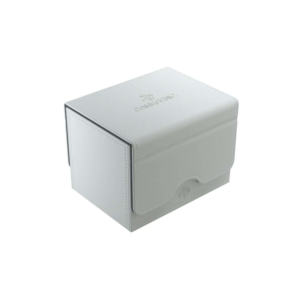 Accessoires Deze witte, aanpasbare Sidekick deckbox is geschikt voor een deck van 100 kaarten met dubbele sleeves.