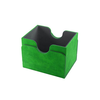 Accessoires Deze groene, aanpasbare Sidekick deckbox is geschikt voor een deck van 100 kaarten met dubbele sleeves.