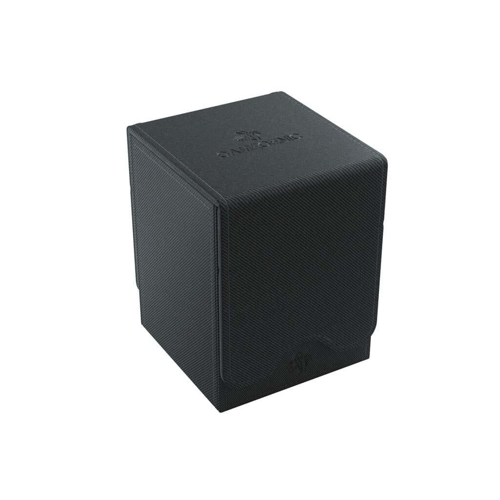 Accessoires Deze zwarte, aanpasbare Squire deckbox is geschikt voor een deck van 100 kaarten met dubbele sleeves.