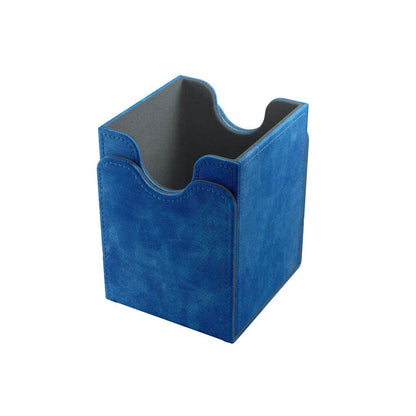 Accessoires Deze blauwe, aanpasbare Squire deckbox is geschikt voor een deck van 100 kaarten met dubbele sleeves.