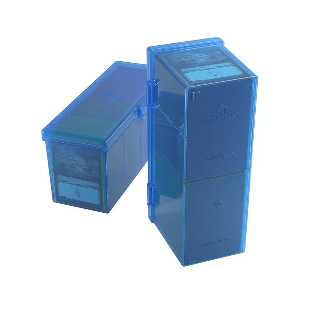 Accessoires Blauwe Fourtress opbergbox waarin je volledige decks, dobbelstenen, tokens en 320 kaarten met dubbele sleeves kunt opbergen.