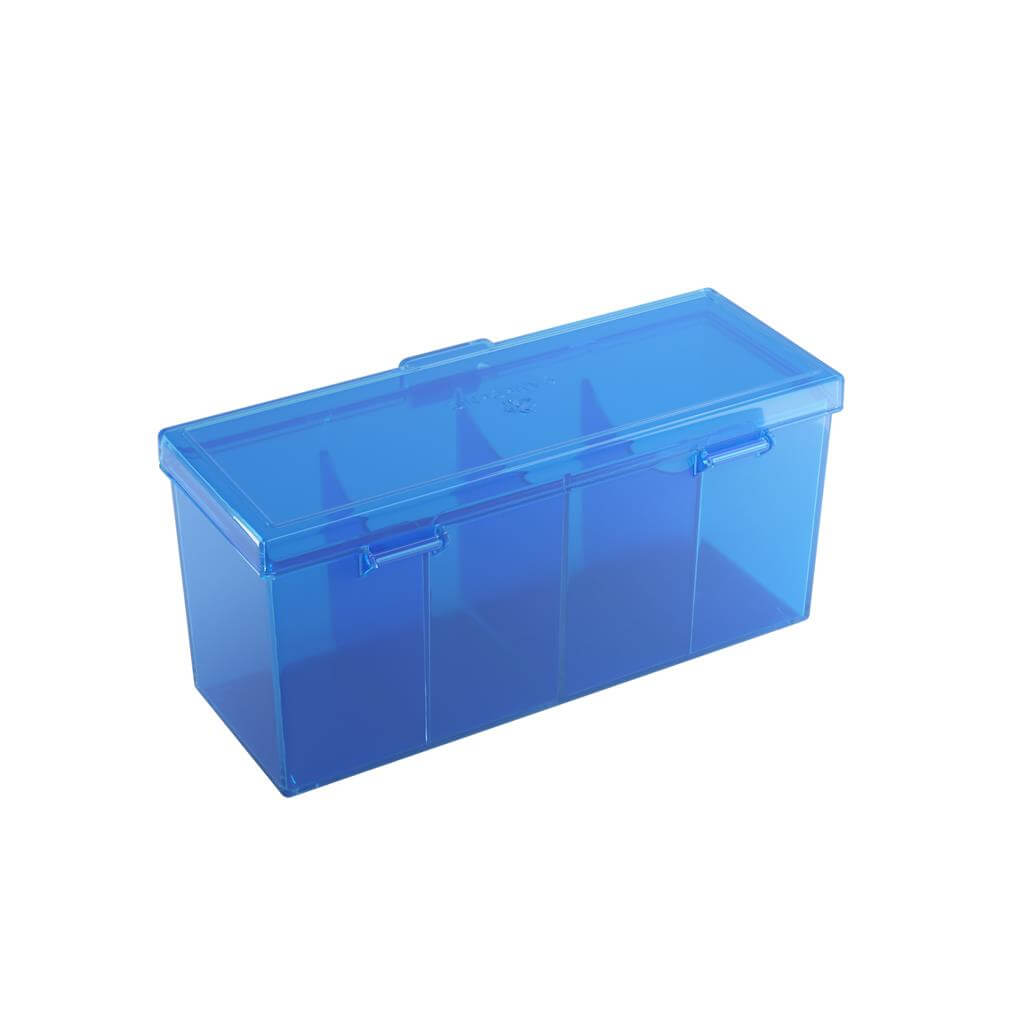Accessoires Blauwe Fourtress opbergbox waarin je volledige decks, dobbelstenen, tokens en 320 kaarten met dubbele sleeves kunt opbergen.