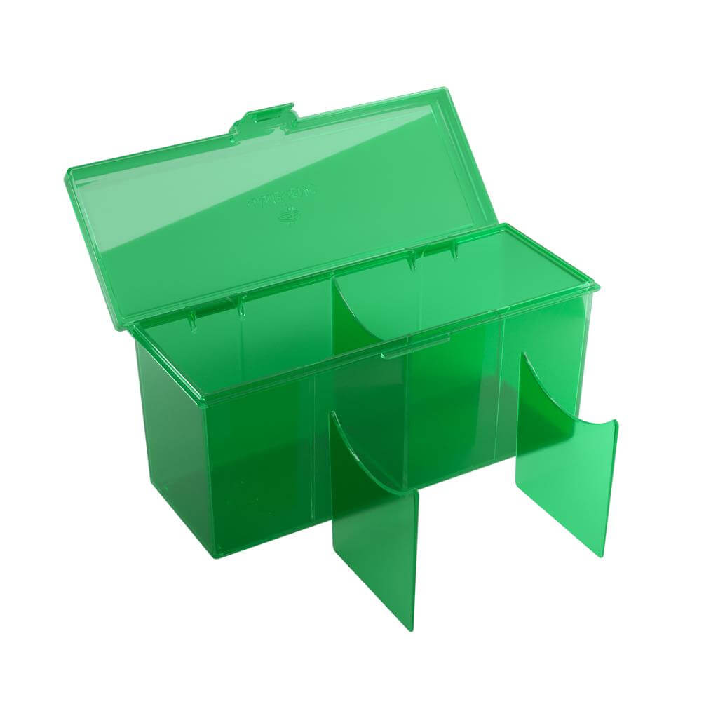 Accessoires Groene Fourtress opbergbox waarin je volledige decks, dobbelstenen, tokens en 320 kaarten met dubbele sleeves kunt opbergen.