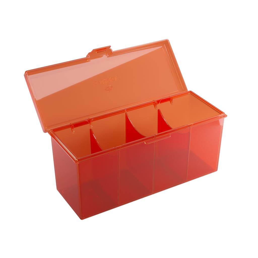 Accessoires Rode Fourtress opbergbox waarin je volledige decks, dobbelstenen, tokens en 320 kaarten met dubbele sleeves kunt opbergen.
