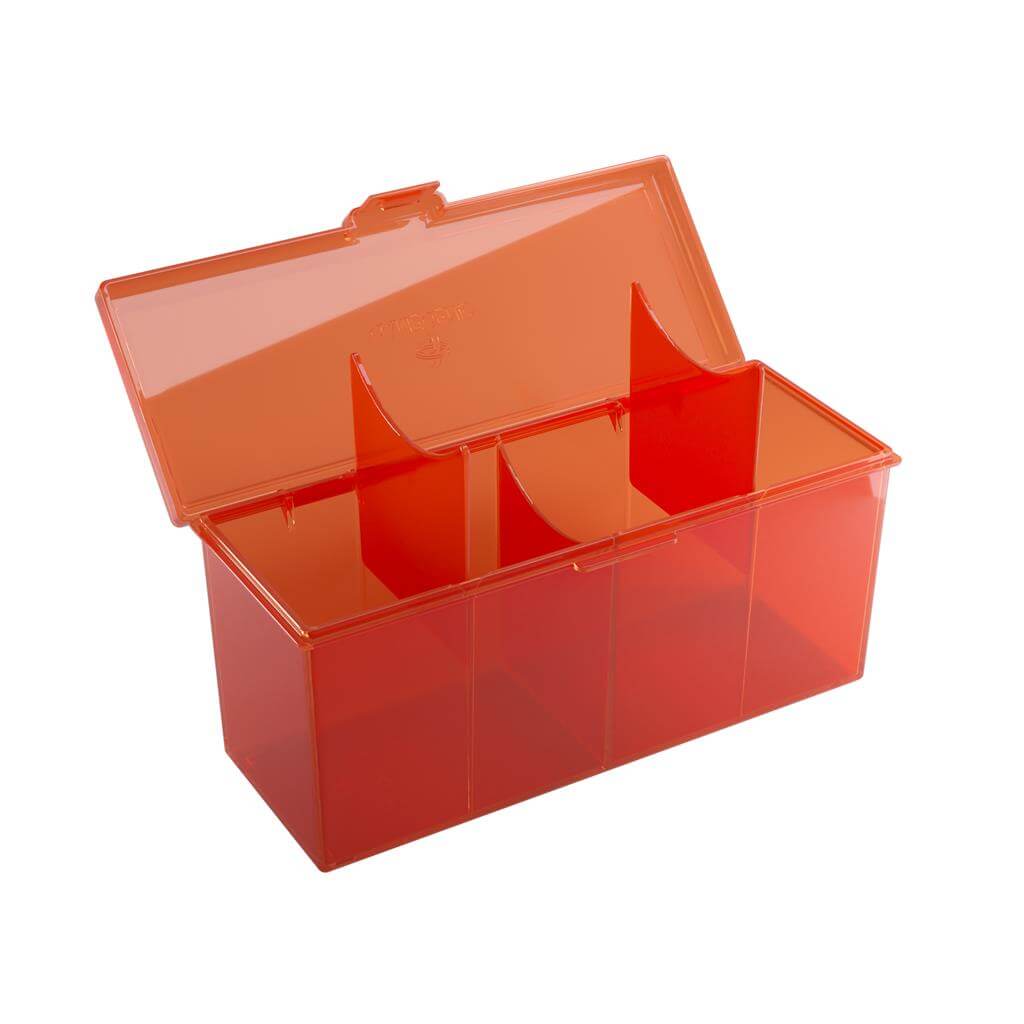 Accessoires Rode Fourtress opbergbox waarin je volledige decks, dobbelstenen, tokens en 320 kaarten met dubbele sleeves kunt opbergen.