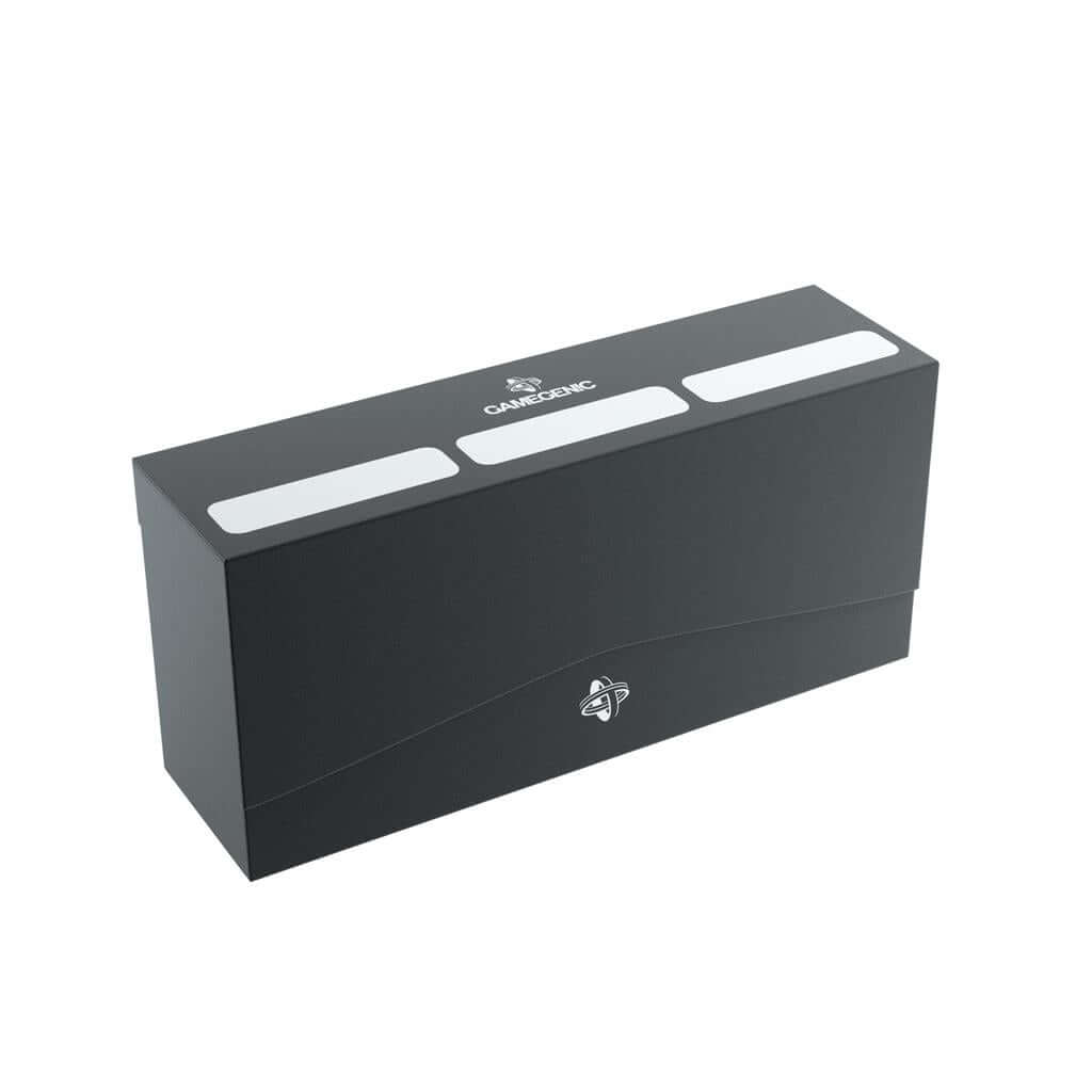 Accessoires Opbergbox die geschikt is voor drie complete kaartendecks of tot maximaal 240 kaarten met dubbele sleeves.