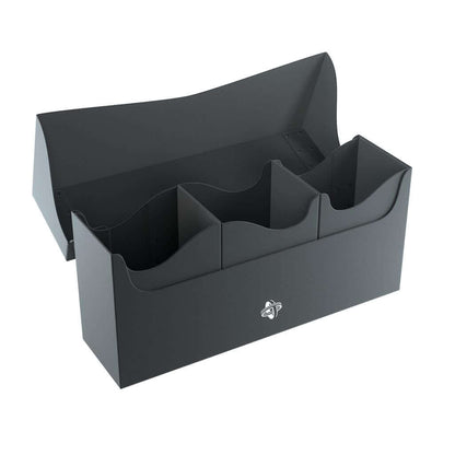 Accessoires Opbergbox die geschikt is voor drie complete kaartendecks of tot maximaal 240 kaarten met dubbele sleeves.