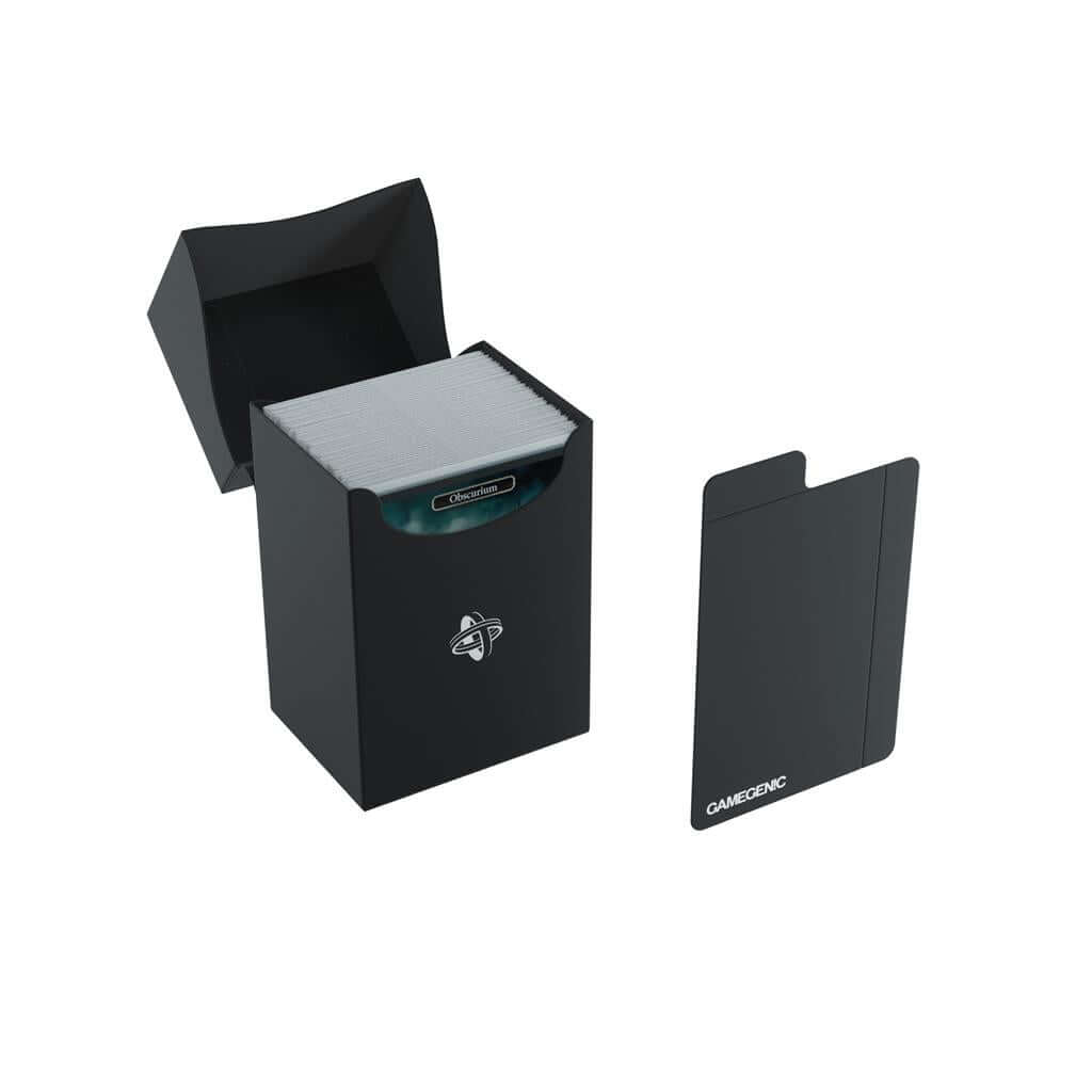 Accessoires Zwarte, casual deckbox die geschikt is voor het beschermen en opbergen van maximaal 80 kaarten met dubbele sleeves.