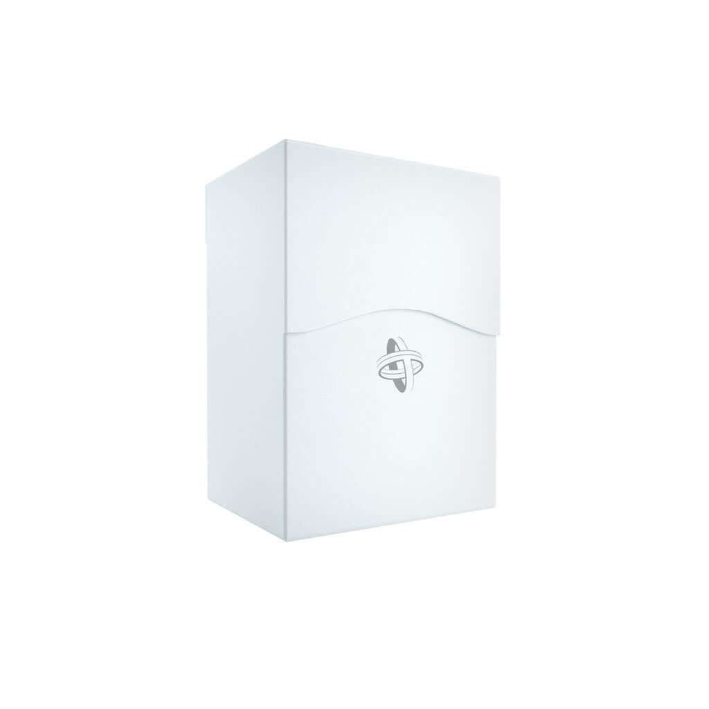 Accessoires Witte, casual deckbox die geschikt is voor het beschermen en opbergen van maximaal 80 kaarten met dubbele sleeves.
