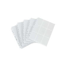 Accessoires Deze sideloading pocket pagina's bieden bescherming voor standaard- en Japanse kaarten. Elke pagina bevat 18 vakken die via de zijkant gevuld kunnen worden en is geschikt voor een ringbandmap dankzij de 11-gaats rug. Deze display bevat 50 witt